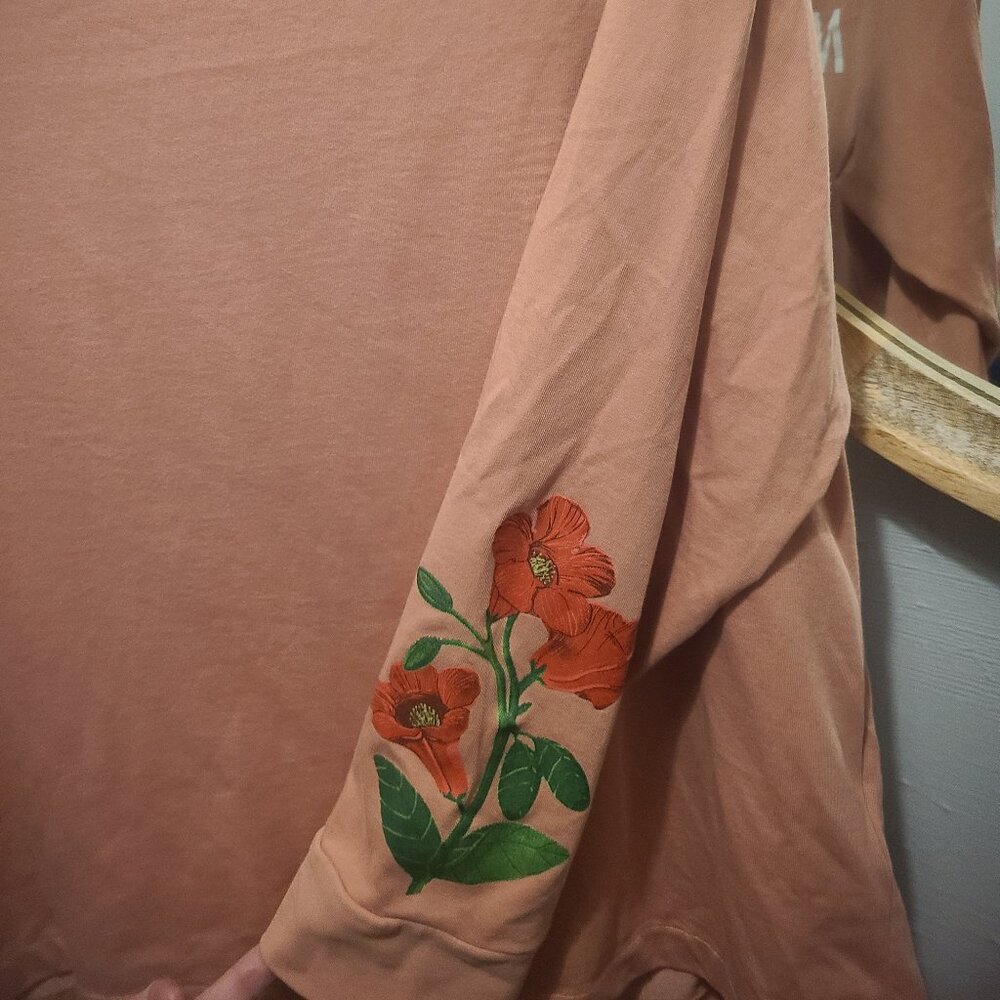 The North Face Women's Long sleeve Pink Logo Shirt with Flowers- XL - Picture 7 of 7